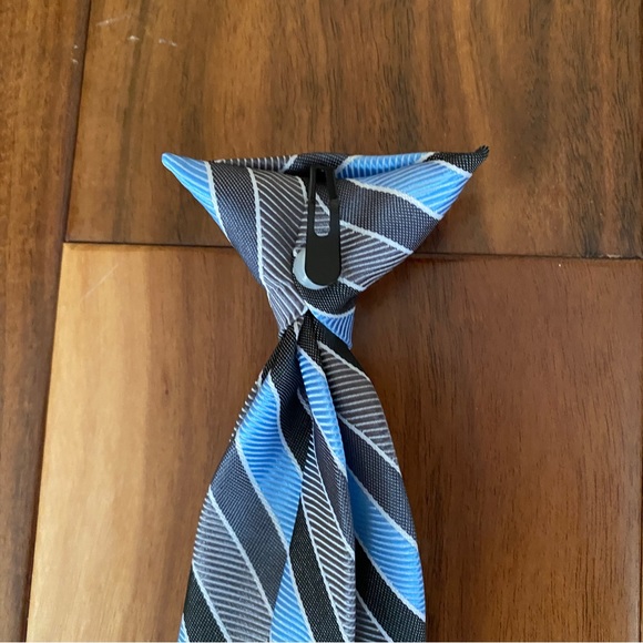 Youth clip-on tie, like new - Picture 5 of 7